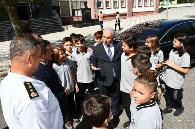 Vali Yıldırım Çocuklarla Sohbet Etti