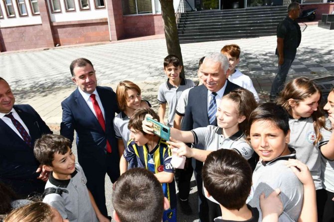 Vali Yıldırım Çocuklarla Sohbet Etti