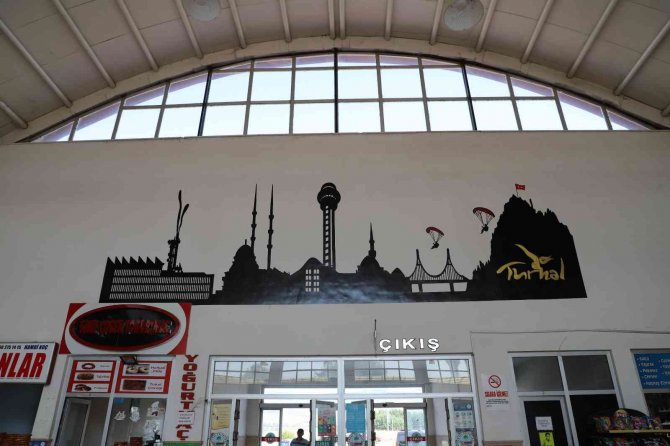 Terminal Binası Tuvale Döndü