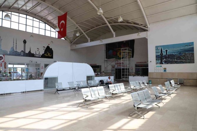 Terminal Binası Tuvale Döndü