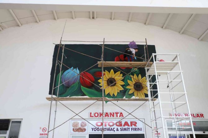 Terminal Binası Tuvale Döndü