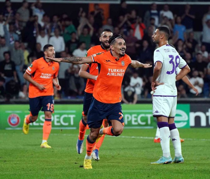 Uefa Avrupa Konferans Ligi: Medipol Başakşehir: 3 - Fiorentina: 0 (Maç Sonucu)