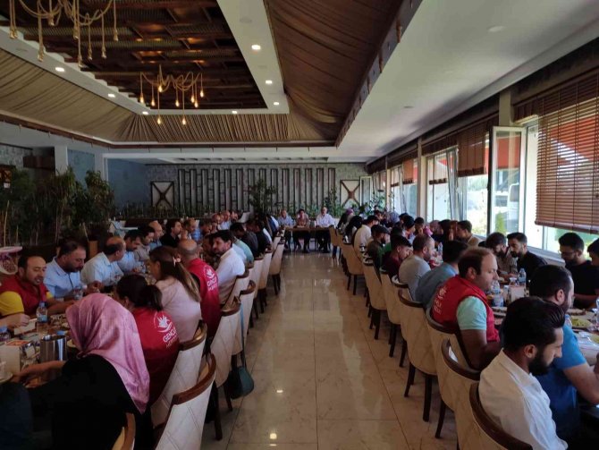 İ̇pekyolu Gençlik Merkezi’nden Üniversiteyi Kazanan Öğrencilerine Uğurlama