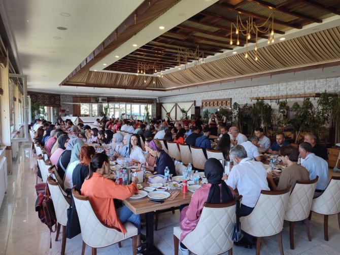 İ̇pekyolu Gençlik Merkezi’nden Üniversiteyi Kazanan Öğrencilerine Uğurlama