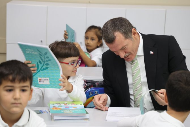 Zeytinburnu’nda 17 Bin İlkokul Öğrencisine Kırtasiye Desteği