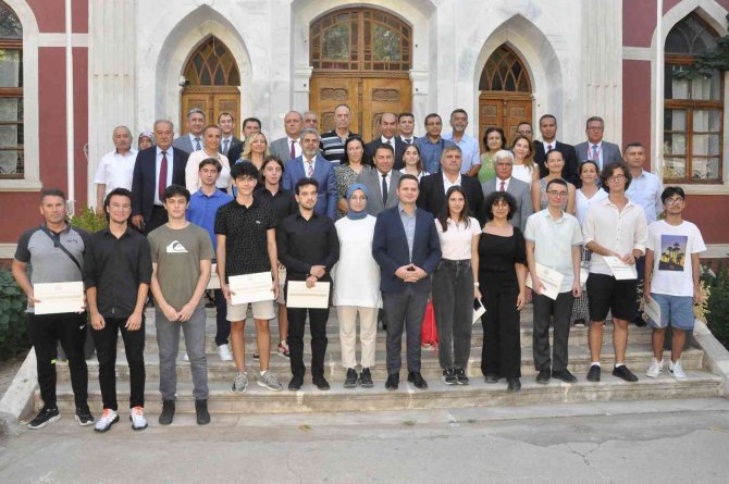 Muğla’da 2022 Yks’de Başarılı Olan Öğrenciler Ödüllendirildi