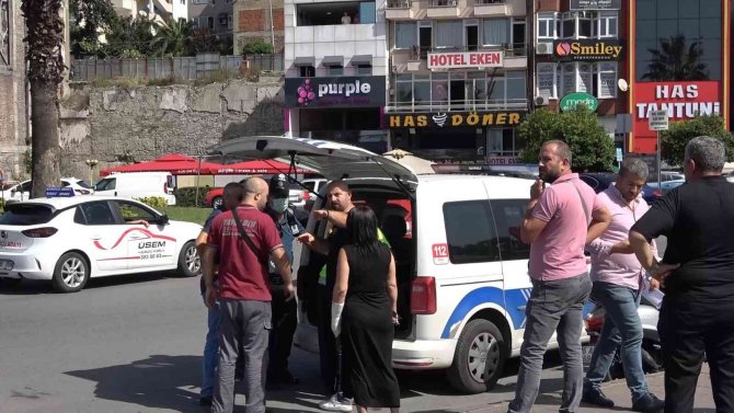 Park Ederken Yayalara Çarptı: 2 Yaralı