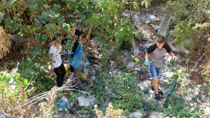 Dünya Temizlik Gününde Mesire Alanında Çöp Topladılar
