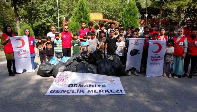 Dünya Temizlik Gününde Mesire Alanında Çöp Topladılar