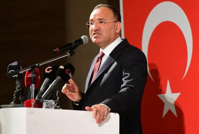 Adalet Bakanı Bekir Bozdağ: “Kılıçdaroğlu Köstebek Bürokratlarıyla Kapkaç Siyaseti Yapıyor”