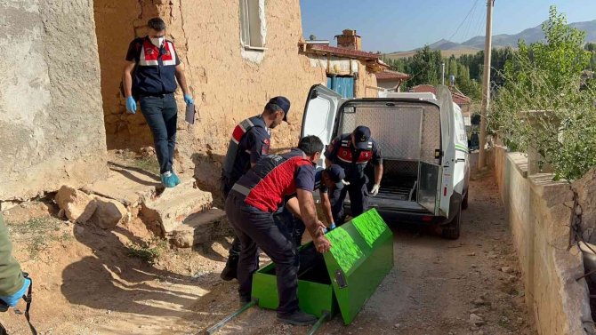 Afyonkarahisar’da Şüpheli Ölüm: Eve Giren Ekipler Şahsın Cansız Bedeniyle Karşılaştı