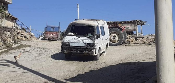 Yangında Bir Ev Ve Minibüs Kullanılamaz Hale Geldi