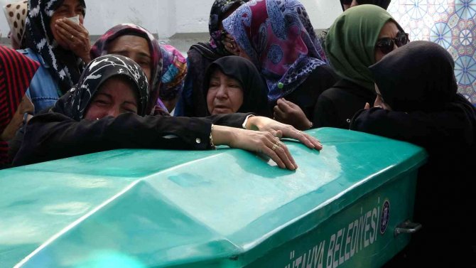 Antalya’daki Trafik Kazasında Ölen 4 Kişi Kütahya’da Toprağa Verildi