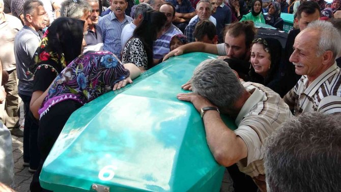 Antalya’daki Trafik Kazasında Ölen 4 Kişi Kütahya’da Toprağa Verildi