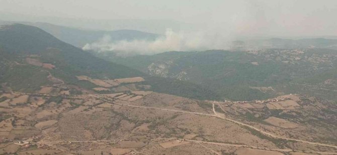 Kepsut’taki Orman Yangınına Müdahale Sürüyor