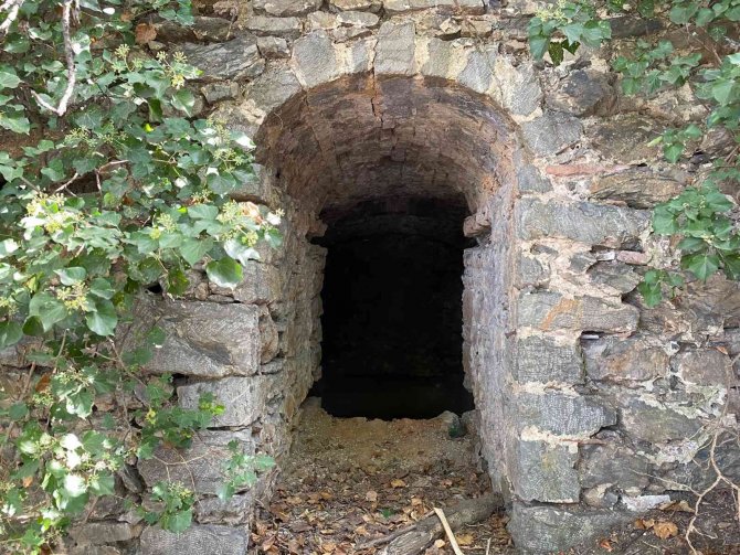 Beykoz’da Osmanlı Dönemi’ne Ait Su Sarnıcı Gün Yüzüne Çıktı