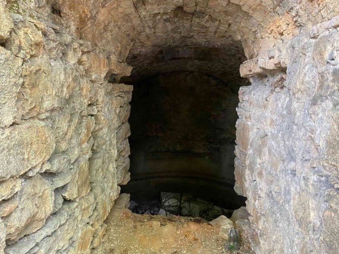 Beykoz’da Osmanlı Dönemi’ne Ait Su Sarnıcı Gün Yüzüne Çıktı