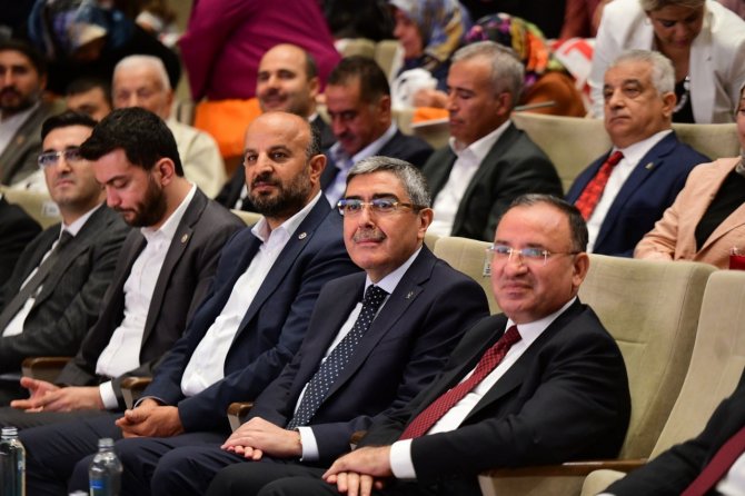 Adalet Bakanı Bekir Bozdağ: “Kılıçdaroğlu Köstebek Bürokratlarıyla Kapkaç Siyaseti Yapıyor”