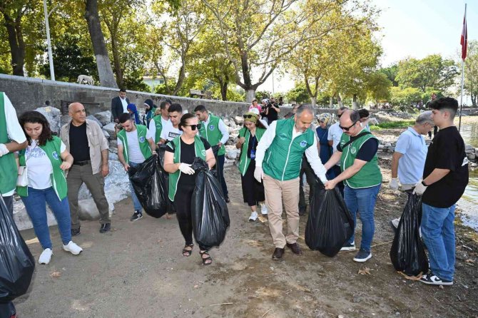 Daha Temiz Bir Çevre İçin Çöp Topladılar