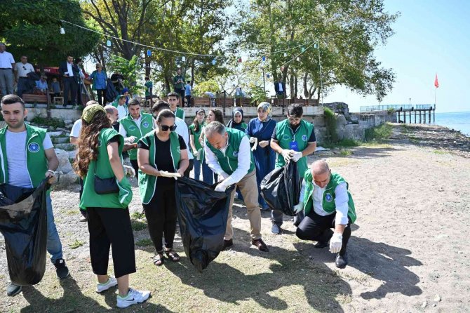 Daha Temiz Bir Çevre İçin Çöp Topladılar