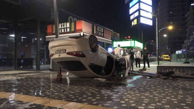 Alkollü Sürücü Kontrolünü Kaybedince Yürüyüş Parkuruna Uçtu