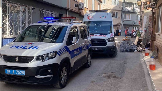 Bursa’da 3 Katlı Binada Yangın: 1 Kişi Ağır Yaralandı
