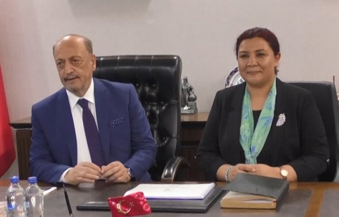 Bakan Bilgin, "Bizim Halk Partisi Kongre Geleneğini Terk Etmiş Görünüyor"