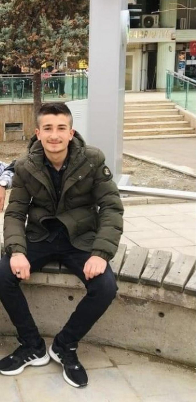 Arkadaşını 53 Bıçak Darbesiyle Öldüren Genç Tutuklandı