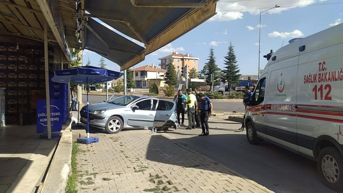 Sungurlu’da Tır Otomobile Çarptı: 4 Yaralı