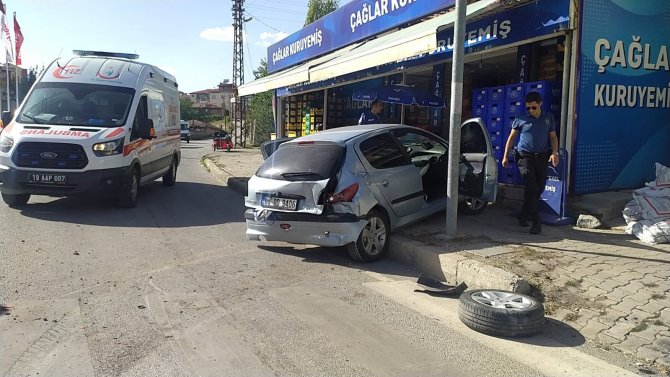 Sungurlu’da Tır Otomobile Çarptı: 4 Yaralı