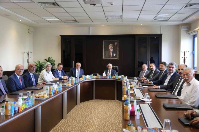 Binali Yıldırım, Çumra Şeker Entegre Tesislerini Ziyaret Etti