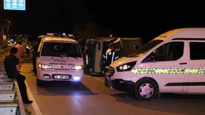 Denizli’de Kargo Kamyoneti Devrildi: 1 Ölü