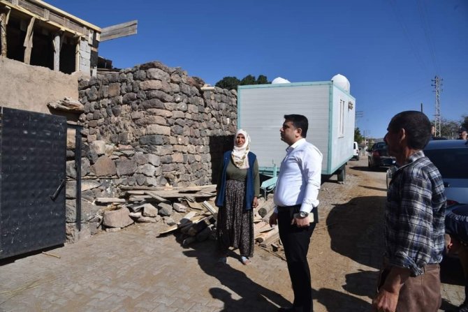 Develi Kaymakamı Tunç, Evi Yanan Aileyi Ziyaret Etti