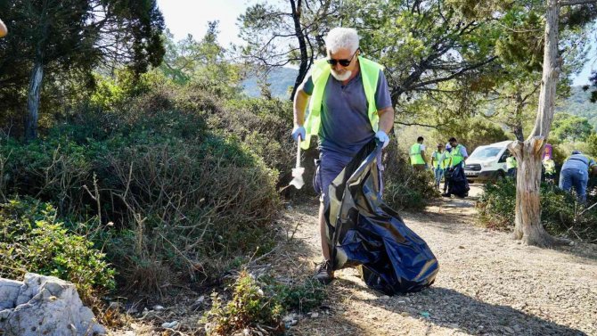Didimlilerin Desteği İle Dünyaca Ünlü Sahiller Pırıl Pırıl Oldu