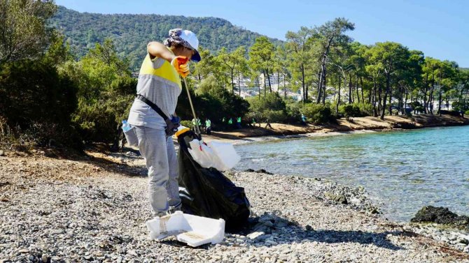 Didimlilerin Desteği İle Dünyaca Ünlü Sahiller Pırıl Pırıl Oldu