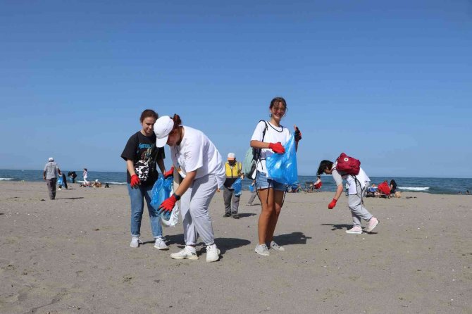 ’Dünya Temizlik Günü’nde Samsun Plajları Temizlendi