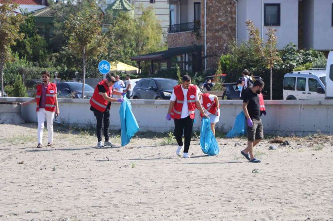 ’Dünya Temizlik Günü’nde Samsun Plajları Temizlendi