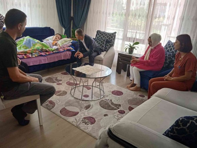 Yaşamları Yatağa Bağlı Olan Hastalar, Evlerinde Yalnız Bırakılmıyor