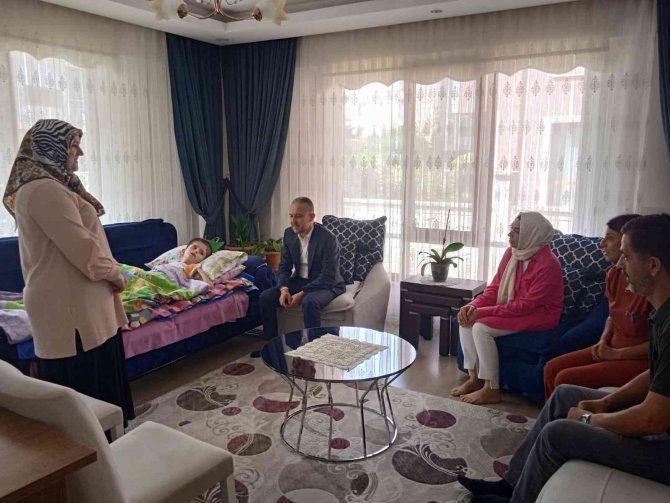 Yaşamları Yatağa Bağlı Olan Hastalar, Evlerinde Yalnız Bırakılmıyor