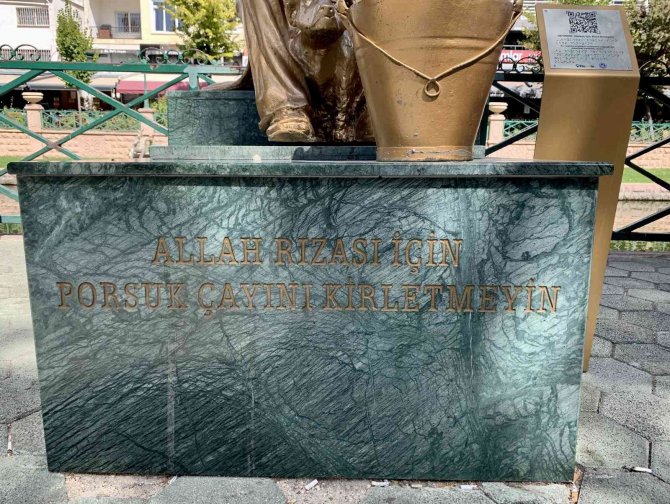 Üzerindeki “Allah Rızası İçin Kirletmeyin” Yazısına Aldırmadan Çöplüğe Çevirdiler