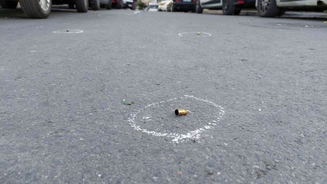 Gaziosmanpaşa’da Araçtan Rastgele Ateş Açıldı: 2 Yaralı