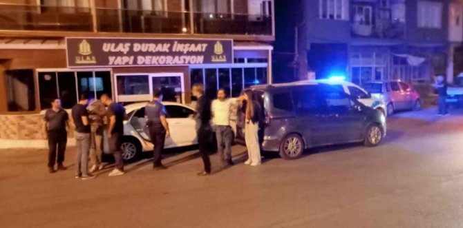 İ̇zmir’de Alkollü Şahıs İhbara Gelen Polisi Bıçakla Yaraladı