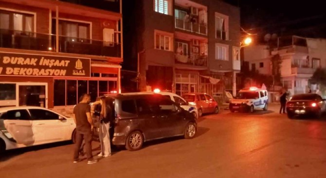 İ̇zmir’de Alkollü Şahıs İhbara Gelen Polisi Bıçakla Yaraladı