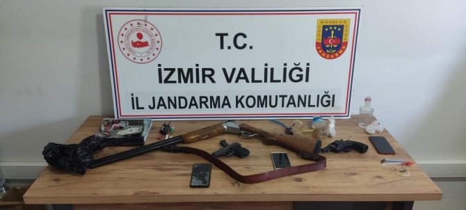 İ̇zmir’de Jandarmadan Uyuşturucu Tacirlerine Operasyon: 7 Gözaltı