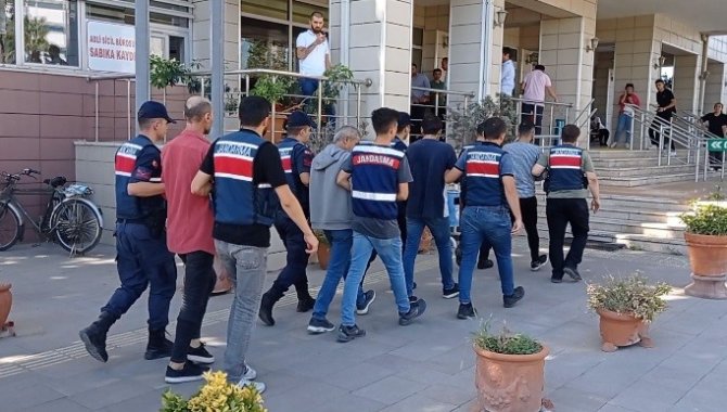 İ̇zmir’de Jandarmadan Uyuşturucu Tacirlerine Operasyon: 7 Gözaltı
