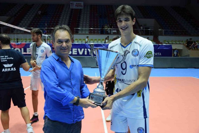 8. Tsyd İ̇zmir Voleybol Turnuvası’nda Kazanan Arkasspor