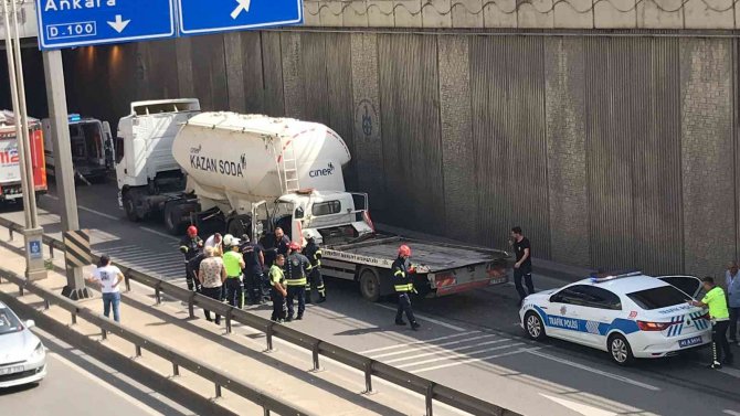 Sürücüyü Sıkıştığı Yerden Çıkaran İtfaiyeye, Çocuklardan Alkışlı Destek