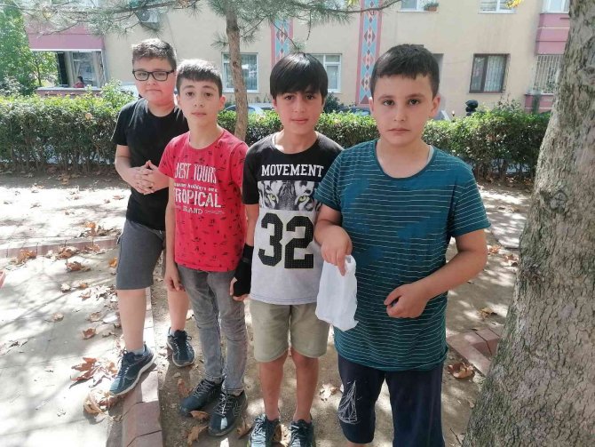 İ̇lkokul Çocuklarının Yaptığı Hareket Takdir Topladı