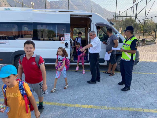 Köyceğiz Jandarması Okul Servis Araçları Denetimlerine Başladı