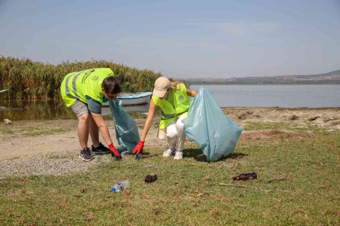 Dünya Temizlik Günü’nde Çevreye Atılan Atıkları Topladılar